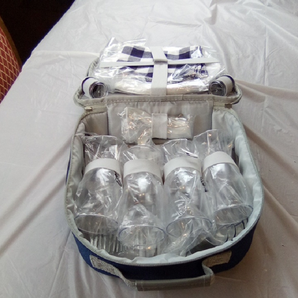 PICNIC CASE NEW - Picture 1 of 6